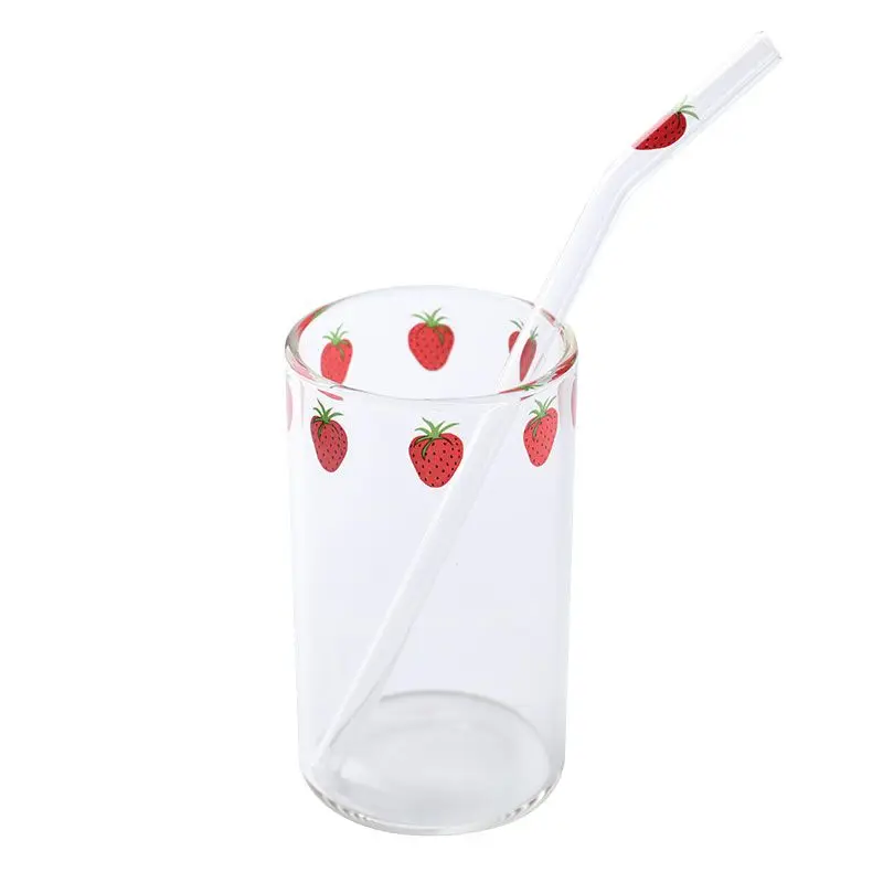 Strawberries+Bent straw